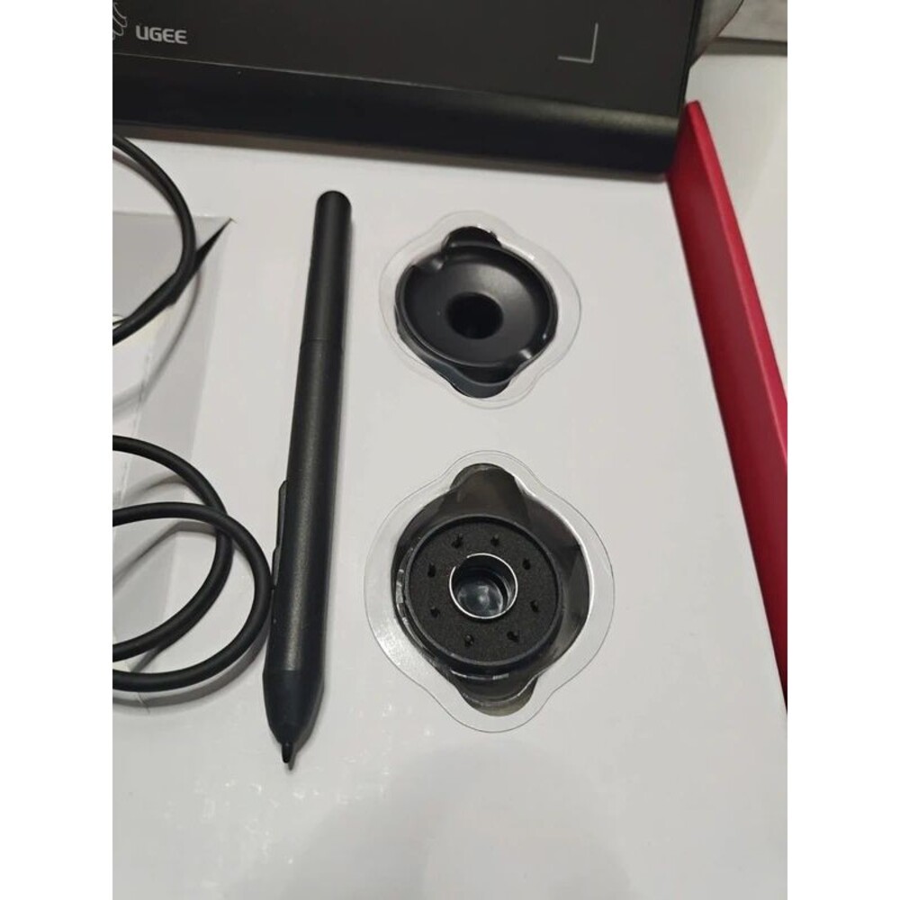 Ugee M708 Graphics Drawing Tablet with Stylus Pen & Accessories - Picture 3 of 7